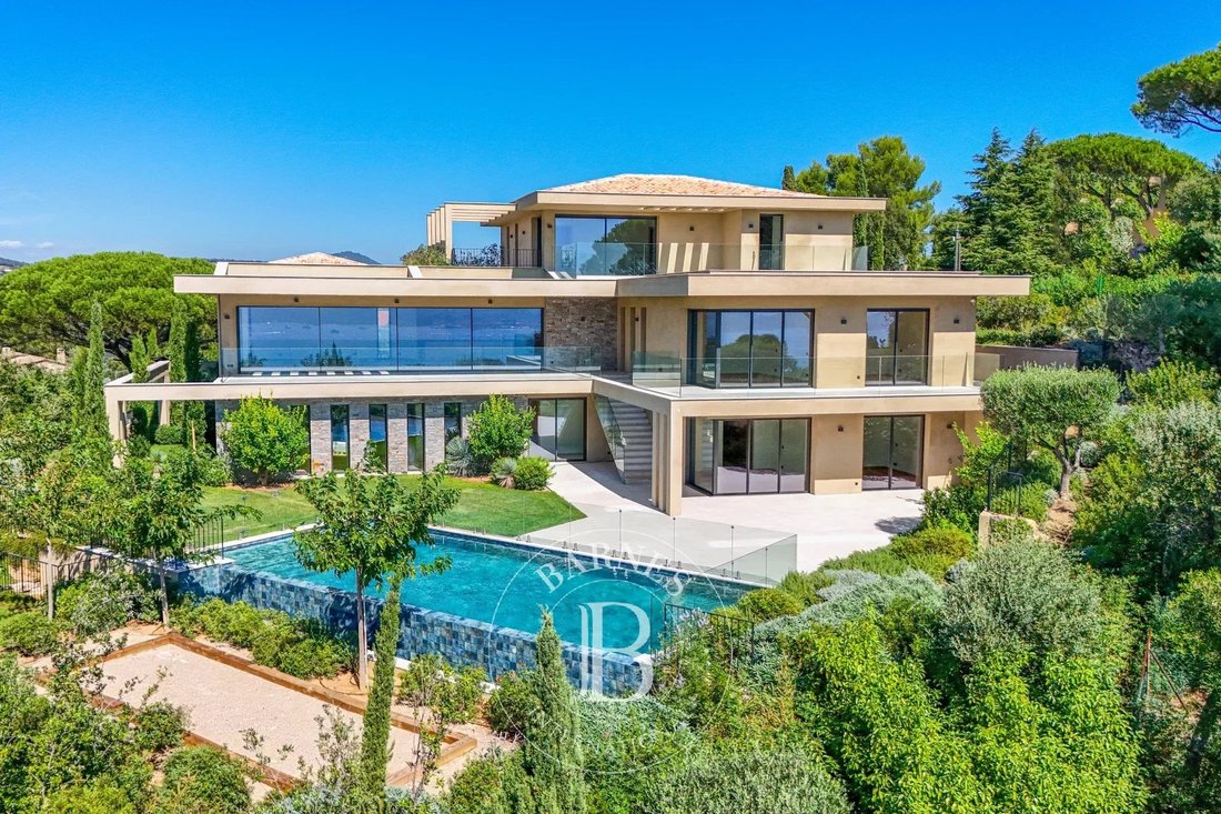 Estate in Les Bouteillers, Sainte-Maxime, France 1 - 12609152