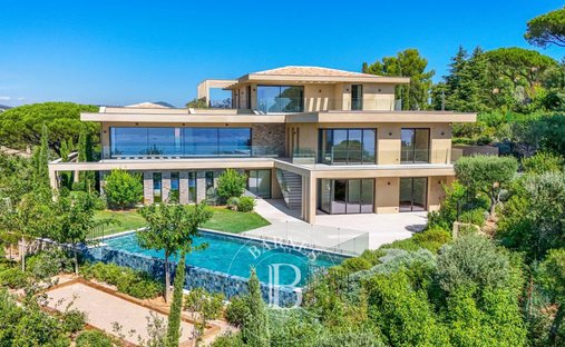 Estate in Les Bouteillers, Sainte-Maxime, France 1