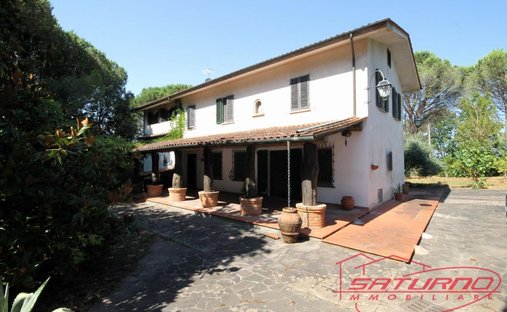 Villa in Montecarlo, Tuscany, Italy 1