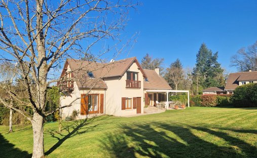 House in Jouars-Pontchartrain, Ile-de-France, France 1