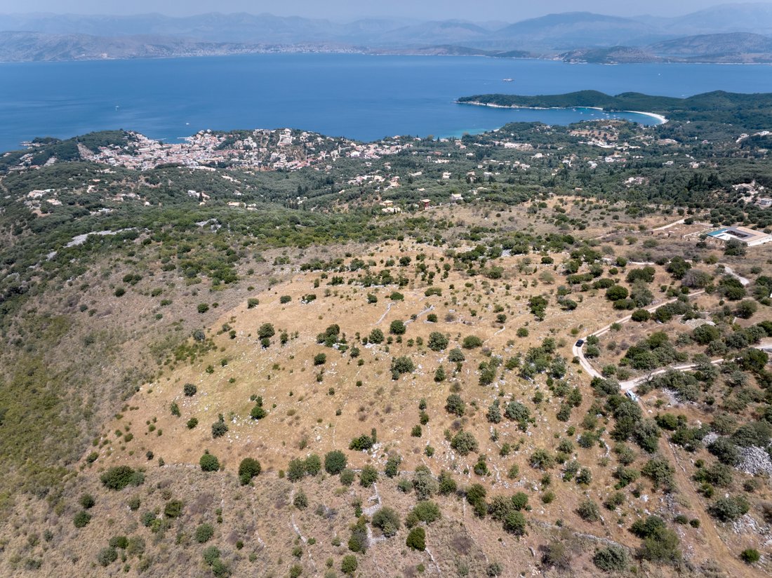 Land in Northern Corfu, Peloponnese, Western Greece and the Ionian, Griechenland 4 - 16219808