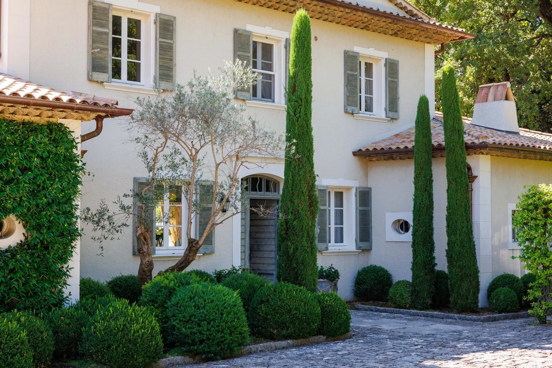 Estate in Grasse, Provence-Alpes-Côte d'Azur, France 3 - 16211413