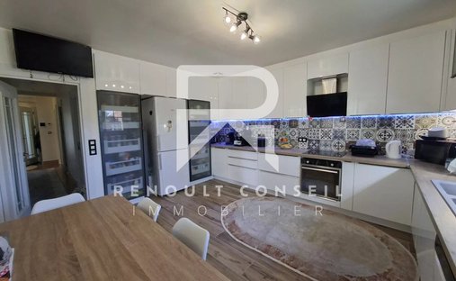 Castle for Sale in Évreux, Normandy, France