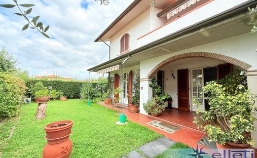 Casa di campagna a Marina di Massa Centro, Massa, Italia 1