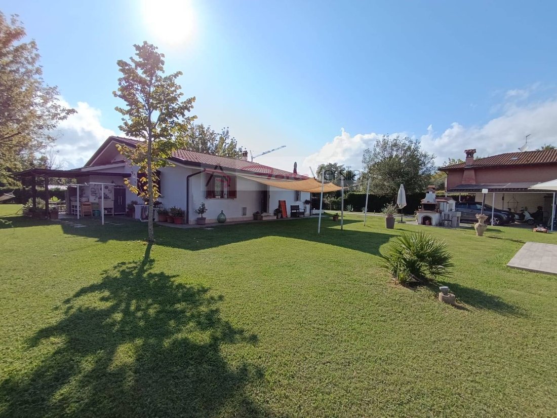Villa in Tonfano, Pietrasanta, Italy 3 - 16222503