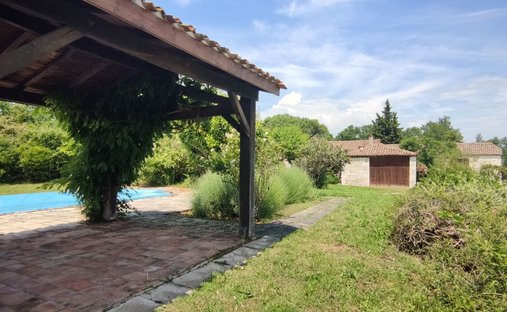 Castle for Sale in Gageac-et-Rouillac, Nouvelle-Aquitaine, France