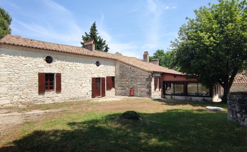 Castle for Sale in Gageac-et-Rouillac, Nouvelle-Aquitaine, France