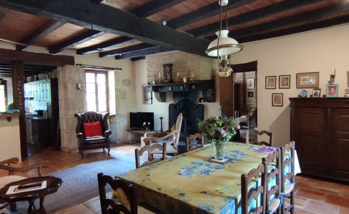 Castle for Sale in Gageac-et-Rouillac, Nouvelle-Aquitaine, France