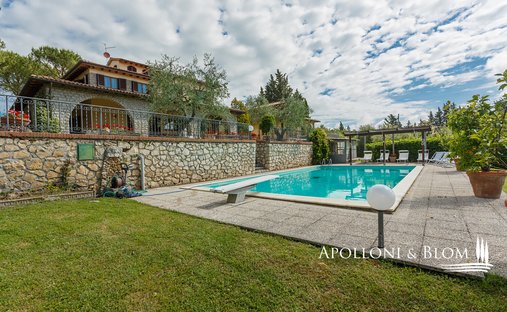 Castle for Sale in Cetona, Tuscany, Italy