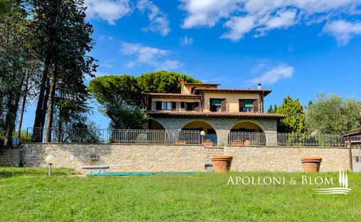 Castle for Sale in Cetona, Tuscany, Italy