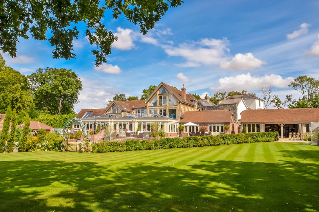 House in Horndean, England 1 - 14237852