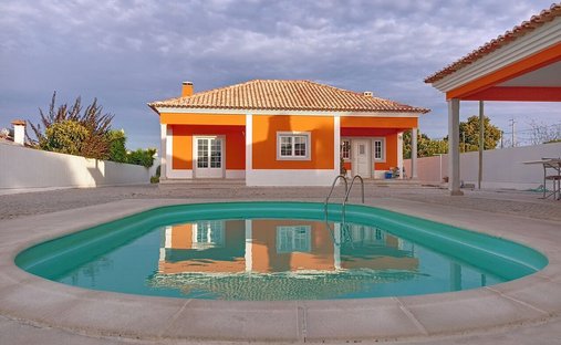 House in Almoster, Santarem District, Portugal 1