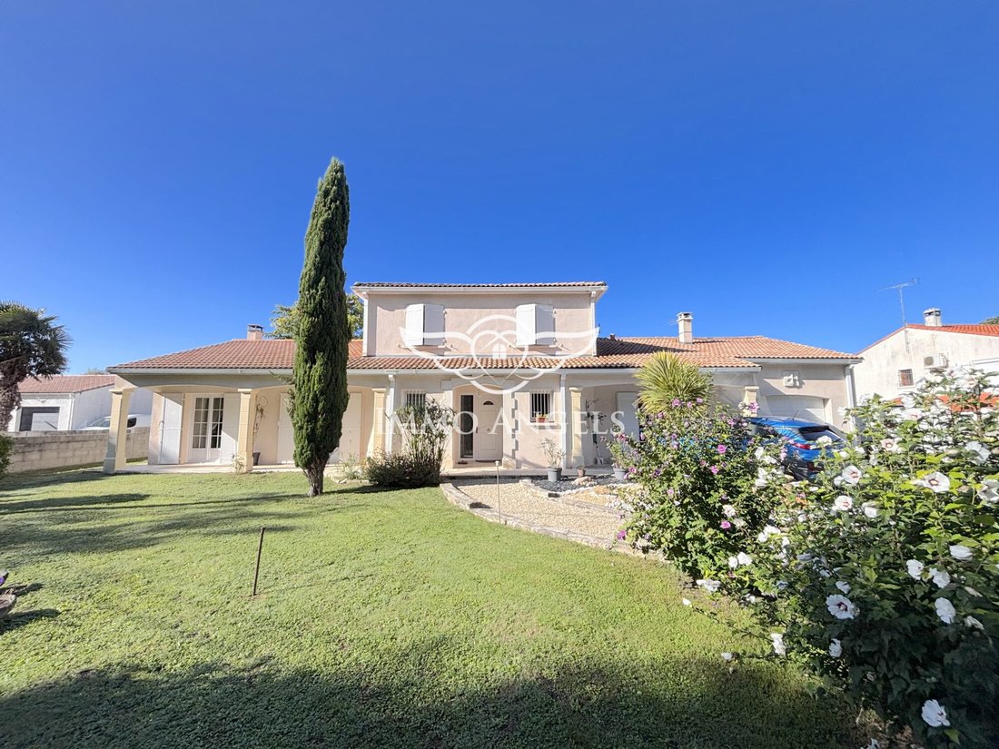 House in Saint-Sulpice-de-Royan, Nouvelle-Aquitaine, France 2 - 16224608