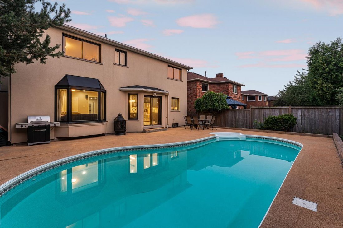 House in Oakville, Ontario, Canada 1 - 16223866