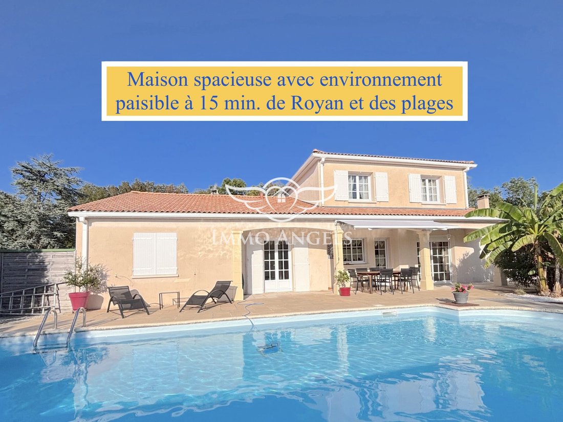 House in Saint-Sulpice-de-Royan, Nouvelle-Aquitaine, France 1 - 16224608