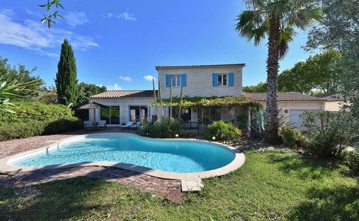Villa en Euzet, Occitania, Francia 1