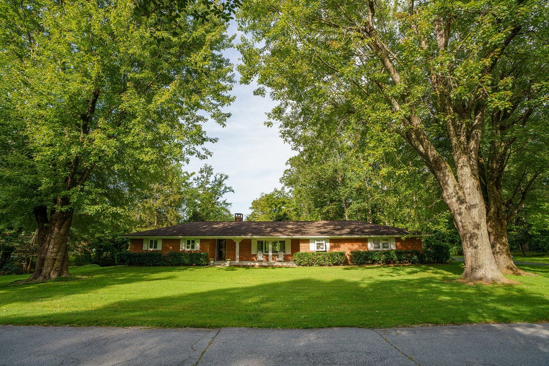 House in Hendersonville, North Carolina, United States 1 - 16133739