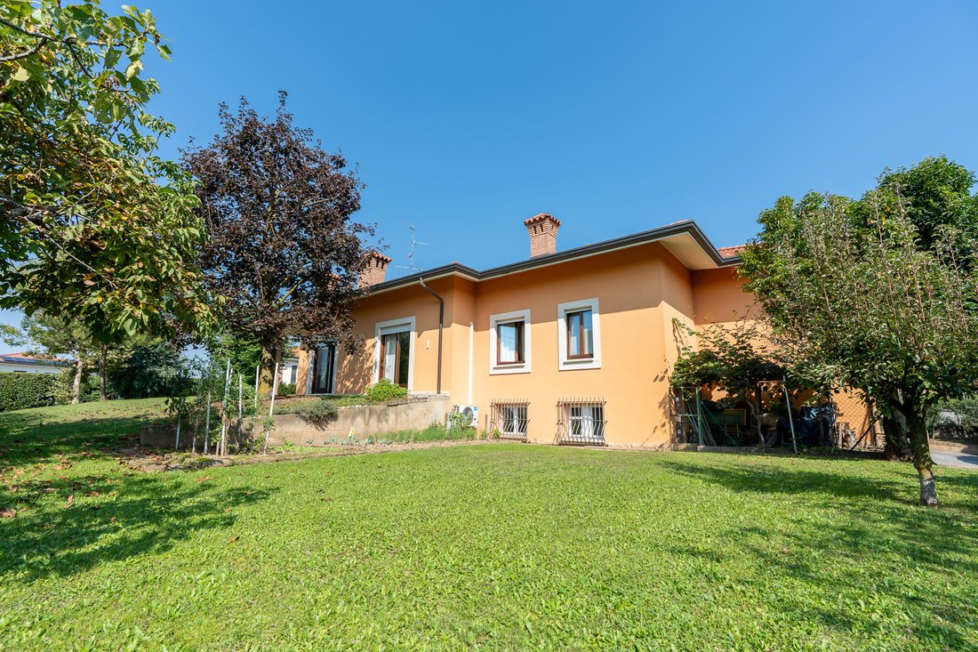 Villa in Lomagna, Lombardy, Italy 4 - 16227218