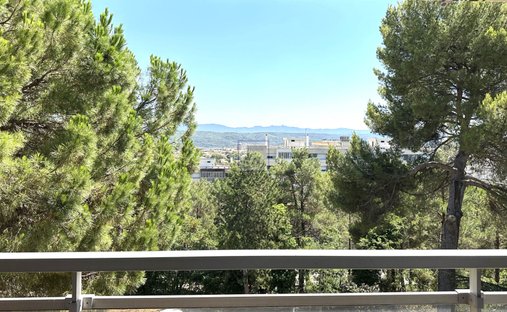 Apartment in Granettes-Jauberte-Sainte Anne, Aix-en-Provence, France 1