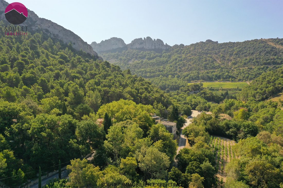 Château des Rêves Provençaux – A Wedding Estate in Gigondas’ Vine-Kissed Hills