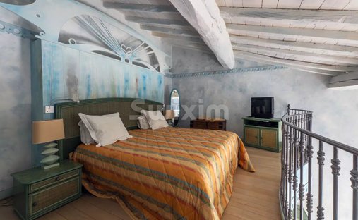 Castle for Sale in Villefranche-sur-Saone, Auvergne-Rhône-Alpes, France