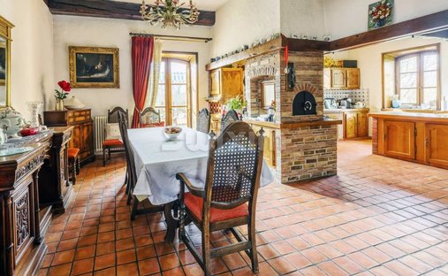 Castle for Sale in Villefranche-sur-Saone, Auvergne-Rhône-Alpes, France