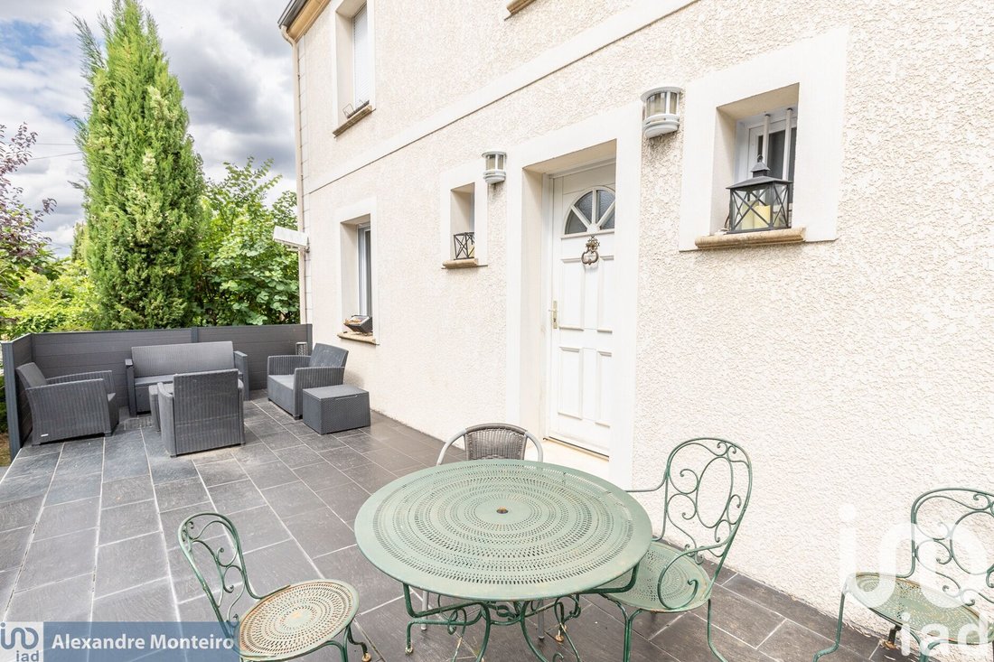House in Mandres-les-Roses, Ile-de-France, France 1 - 16226980