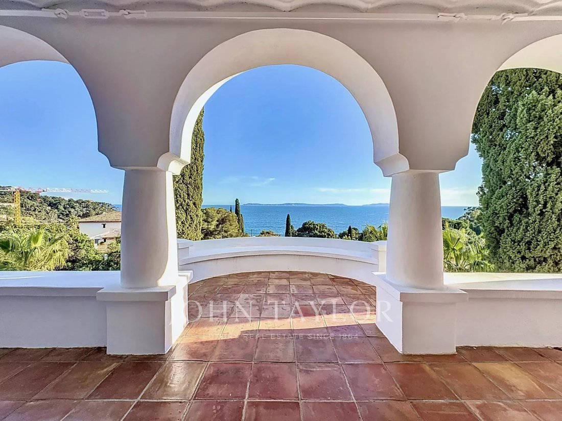 Estate in Rayol-Canadel-sur-Mer, Provence-Alpes-Côte d'Azur, France 2 - 16225643