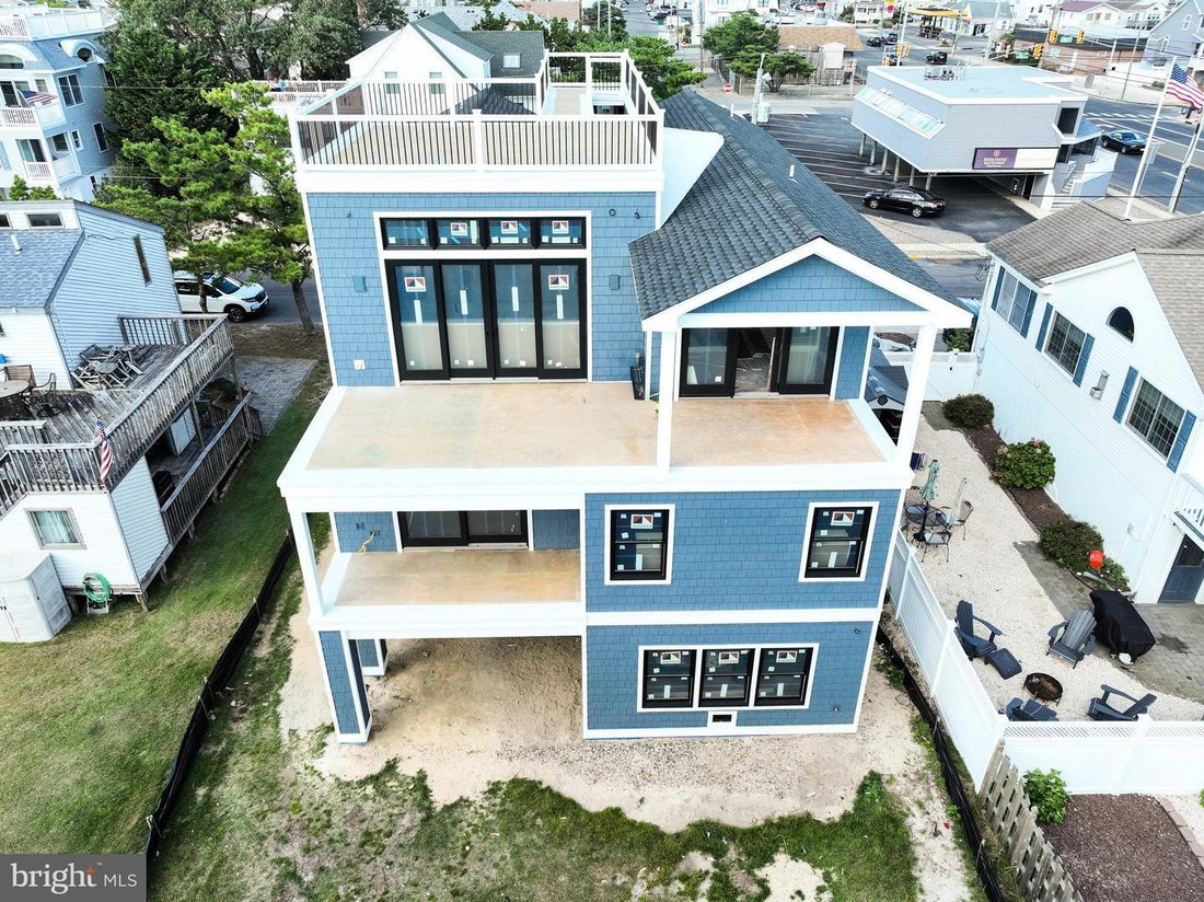 House in Ship Bottom, New Jersey, United States 4 - 16230742