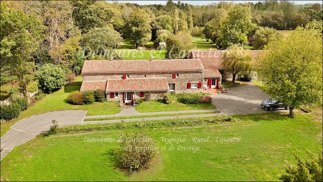 Le Rêve du XVIIIe – A 1730 Manor of Whispering Gardens & Timeless Grace