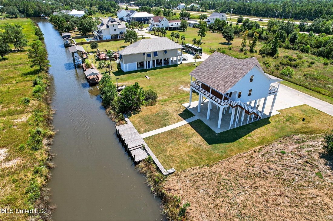 House in Bay St. Louis, Mississippi, United States 2 - 16225198