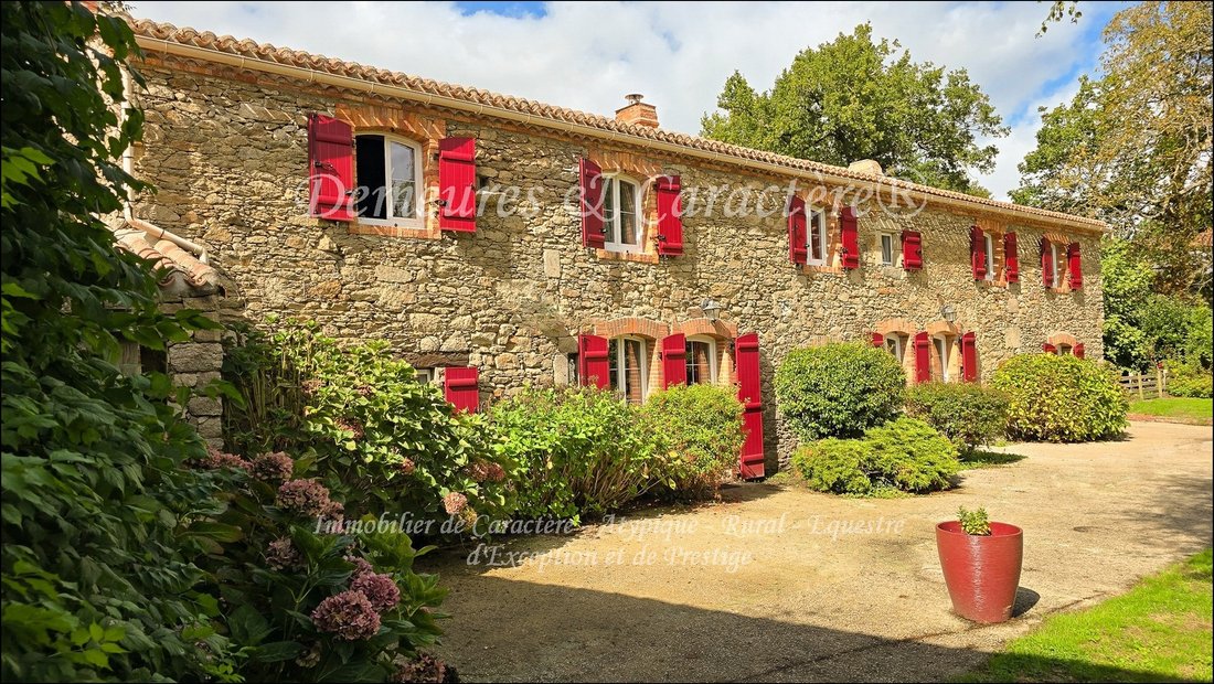 Le Rêve du XVIIIe – A 1730 Manor of Whispering Gardens & Timeless Grace