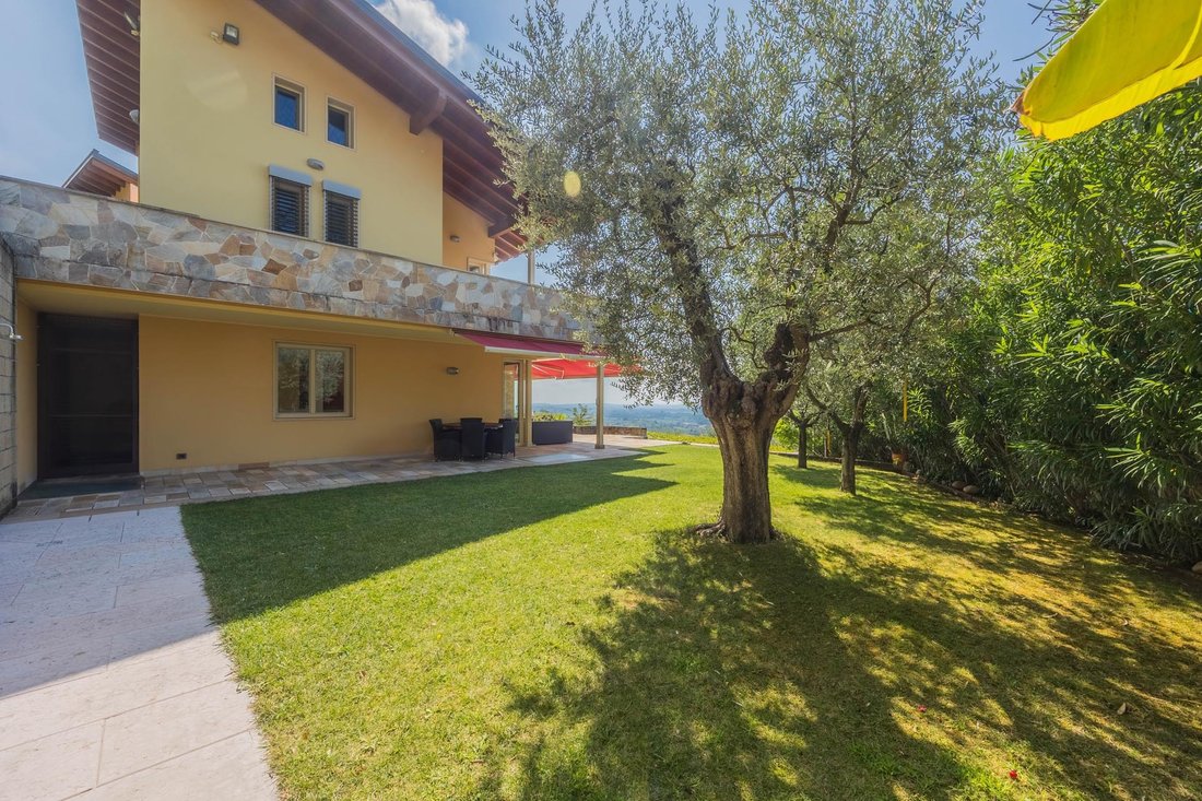 Villa in Cavaion Veronese, Veneto, Italy 1 - 16230897