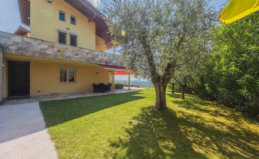 Villa in Cavaion Veronese, Veneto, Italy 1