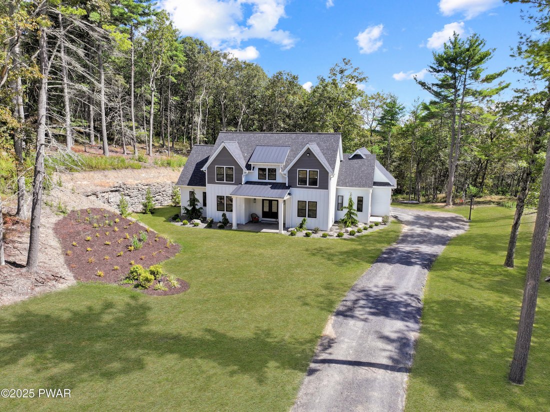 House in Milford, Pennsylvania, United States 2 - 16230310