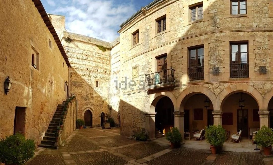 Castilnovo: A Crown of Stone, Whispers of Kings & Wild Forests Near Madrid