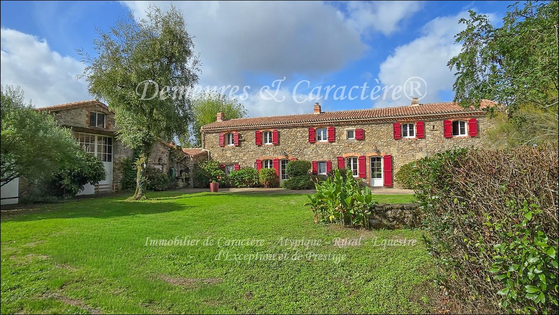 Le Rêve du XVIIIe – A 1730 Manor of Whispering Gardens & Timeless Grace