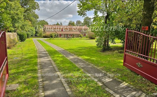 Castle for Sale in Challans, Pays de la Loire, France