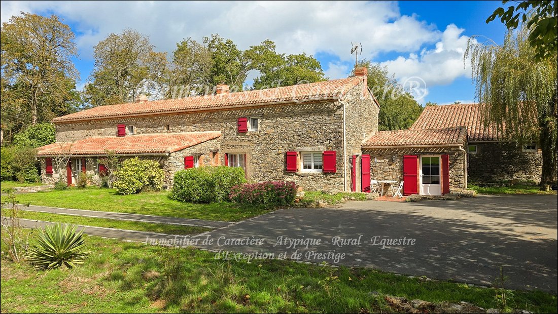 Le Rêve du XVIIIe – A 1730 Manor of Whispering Gardens & Timeless Grace