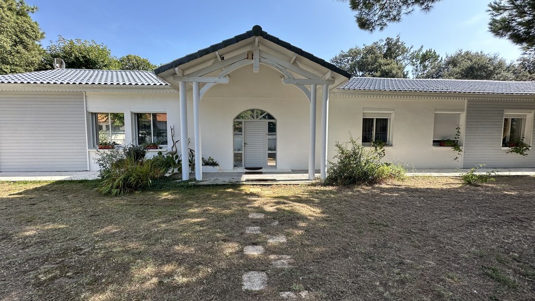 House in Saint-Palais-sur-Mer, Nouvelle-Aquitaine, France 2 - 16125013