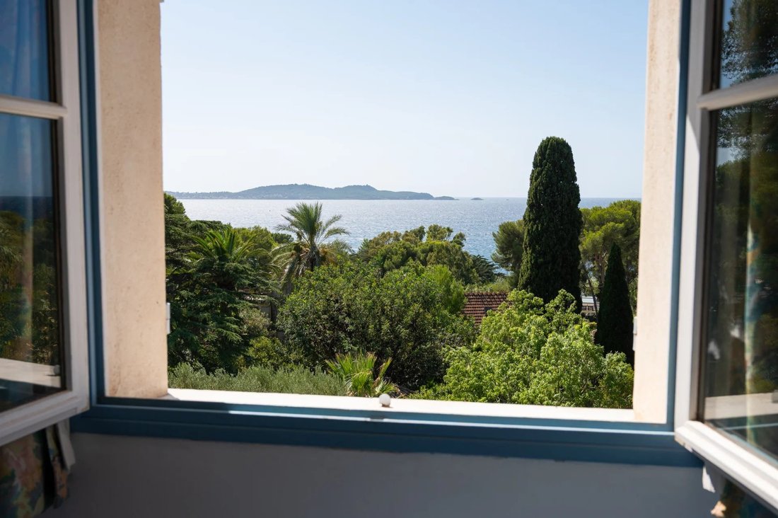 House in Hyeres, Provence-Alpes-Côte d'Azur, France 1 - 16225959