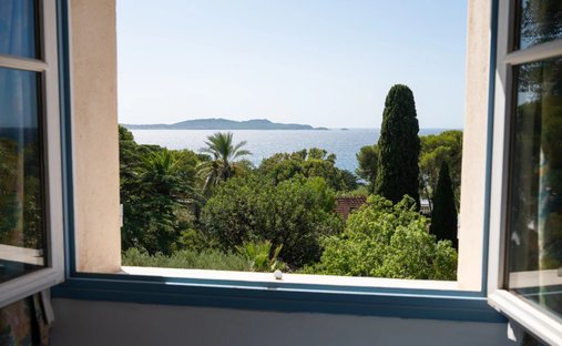 House in Hyeres, Provence-Alpes-Côte d'Azur, France 1