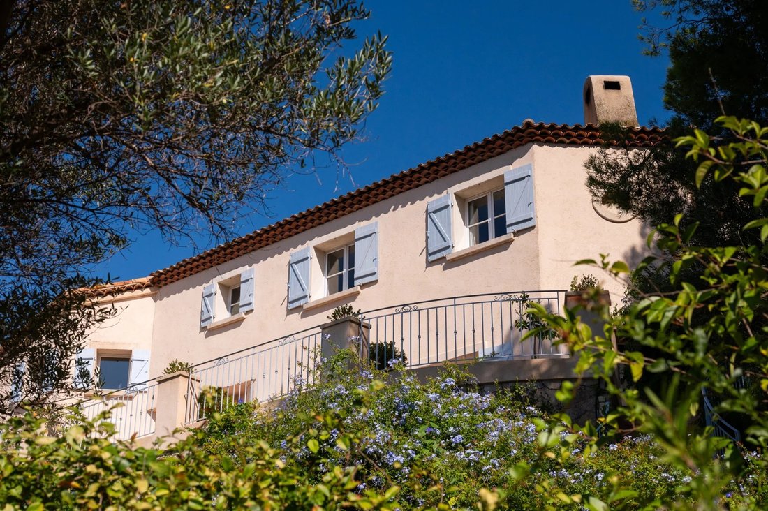 House in Hyeres, Provence-Alpes-Côte d'Azur, France 2 - 16225959