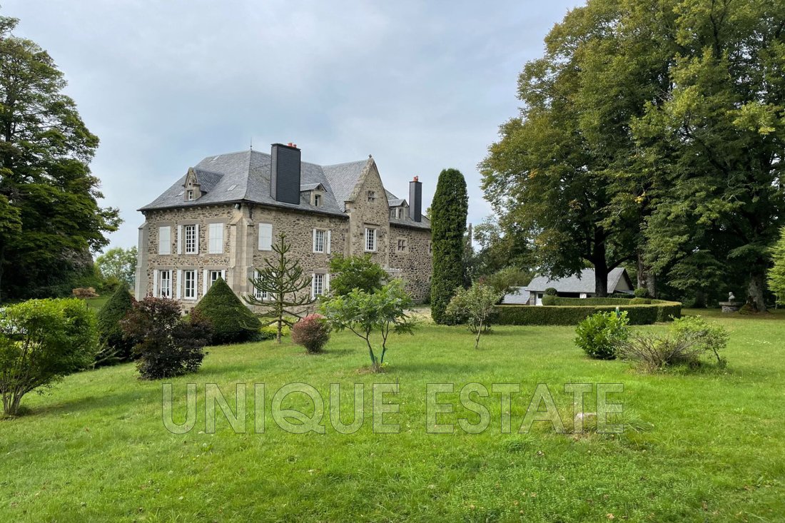 Villa in Marcenat, Auvergne-Rhône-Alpes, France 3 - 14569511