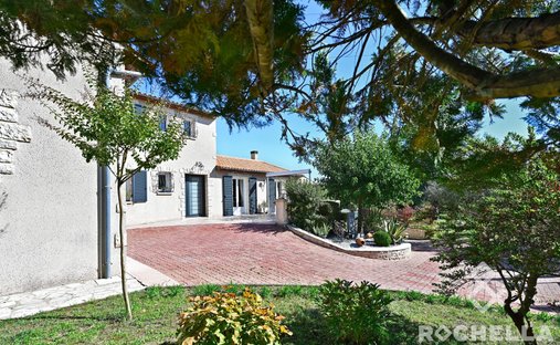 Haus in La Vergne, Neu-Aquitanien, Frankreich 1