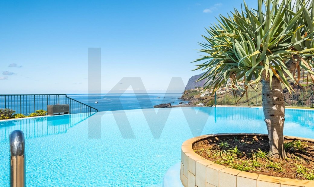 Gallery Detail: Contemporary Style Penthouse Sea View