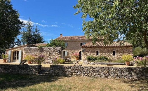 House in Saint-Saturnin-lès-Apt, Provence-Alpes-Côte d'Azur, France 1