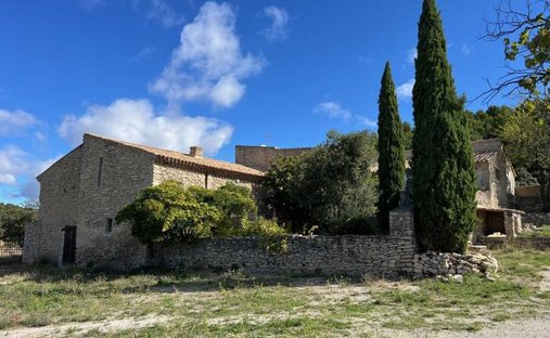 Estate in Saumane-de-Vaucluse, Provence-Alpes-Côte d'Azur, France 1