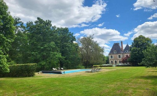 Castle in Brinon-sur-Sauldre, Centre-Val de Loire, France 1