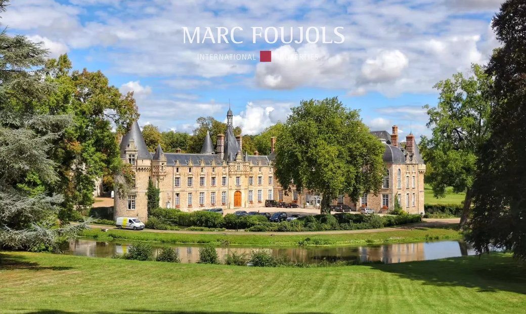 Castle for Sale in Auneau-Bleury-Saint-Symphorien, Centre-Val de Loire, France